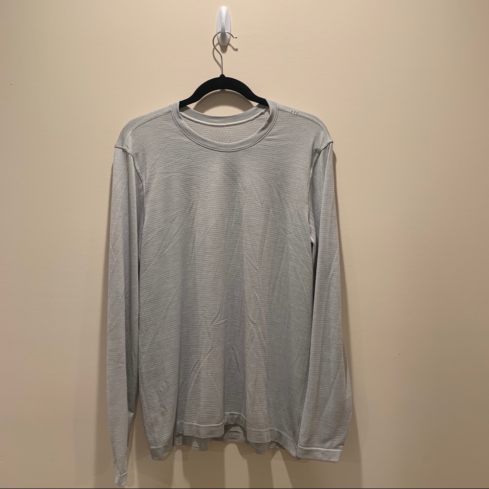 lululemon men’s long sleeve gray t shirt
